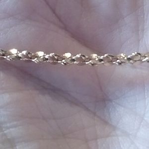 AVON SHINY TWIST GOLDTONE NECKLACE ~ NIB